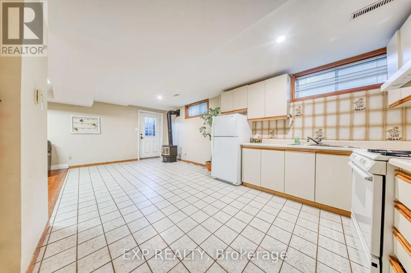 35 HIGHLAND HILL