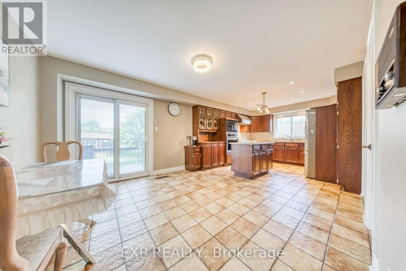 35 HIGHLAND HILL