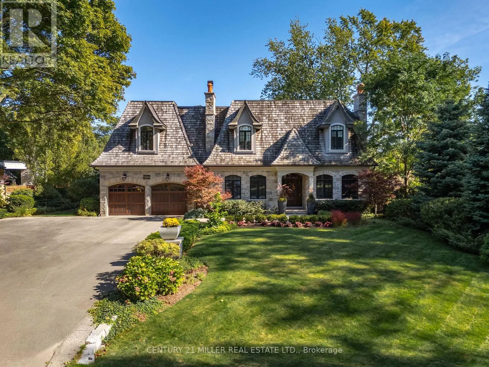 1324 CAMBRIDGE DRIVE