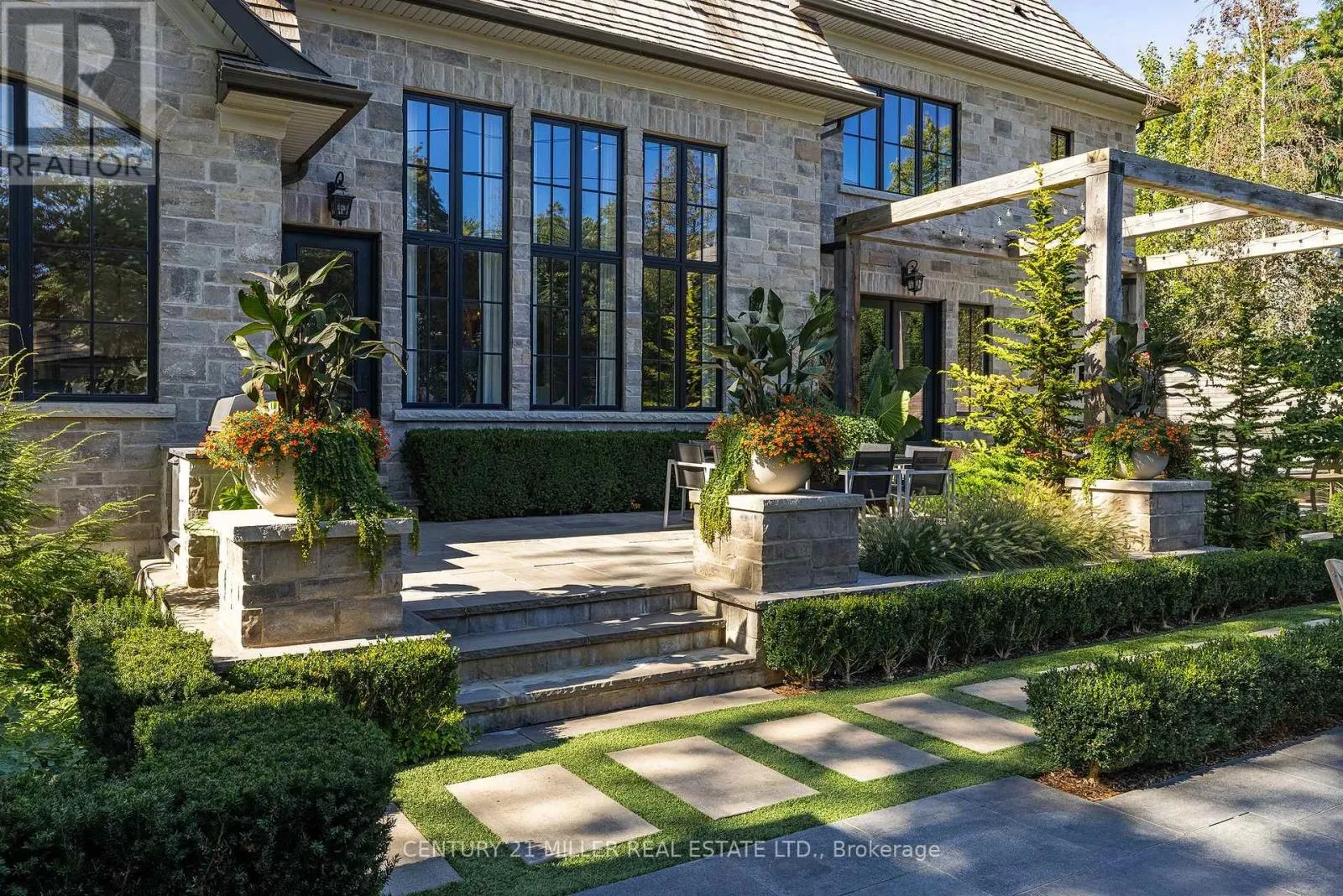 1324 CAMBRIDGE DRIVE