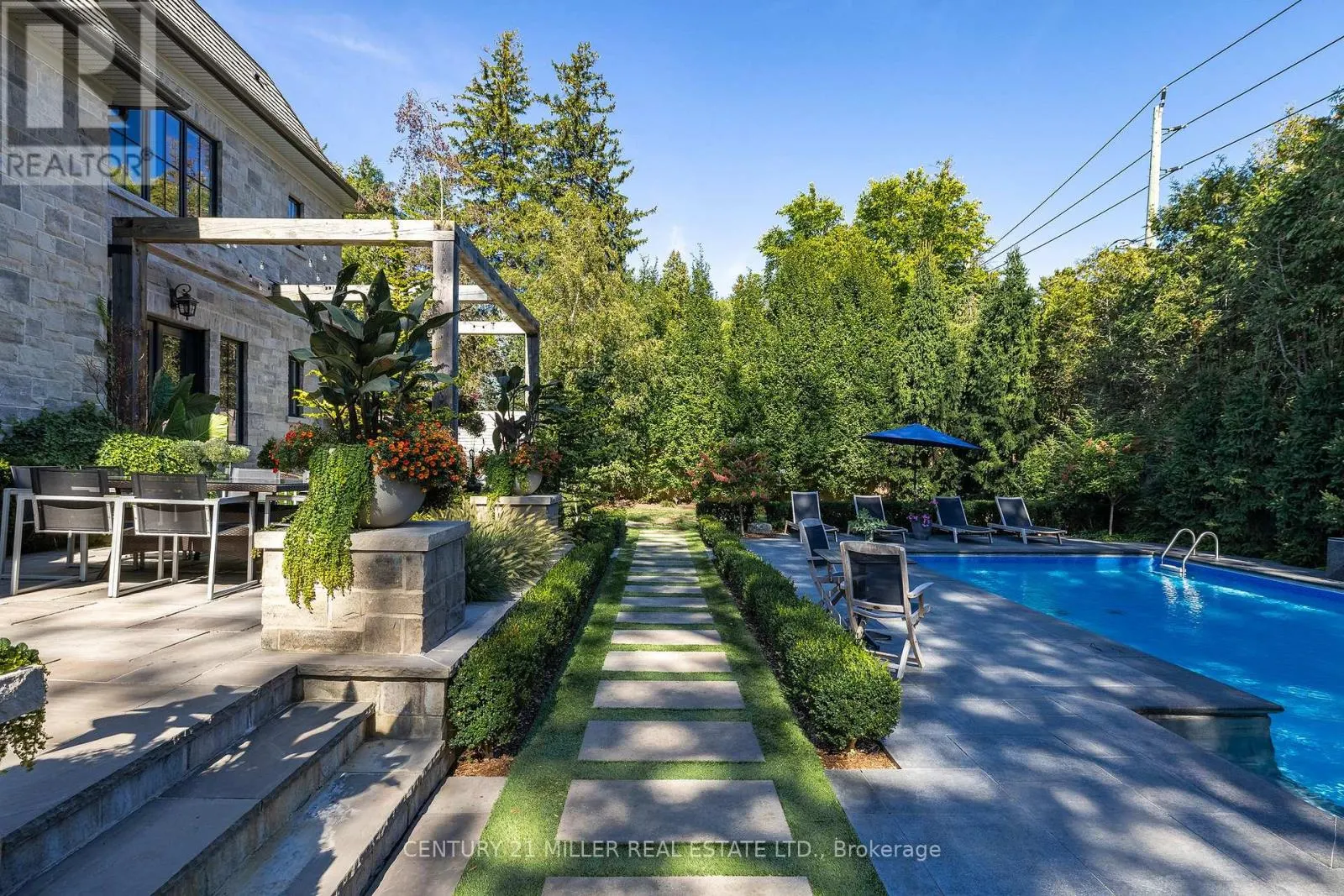 1324 CAMBRIDGE DRIVE