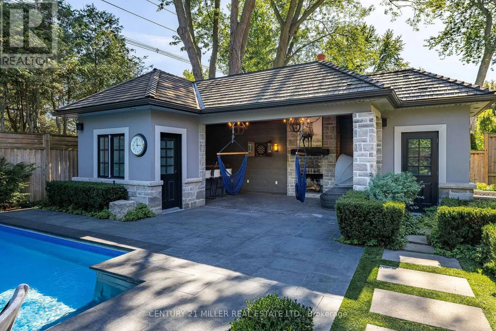 1324 CAMBRIDGE DRIVE
