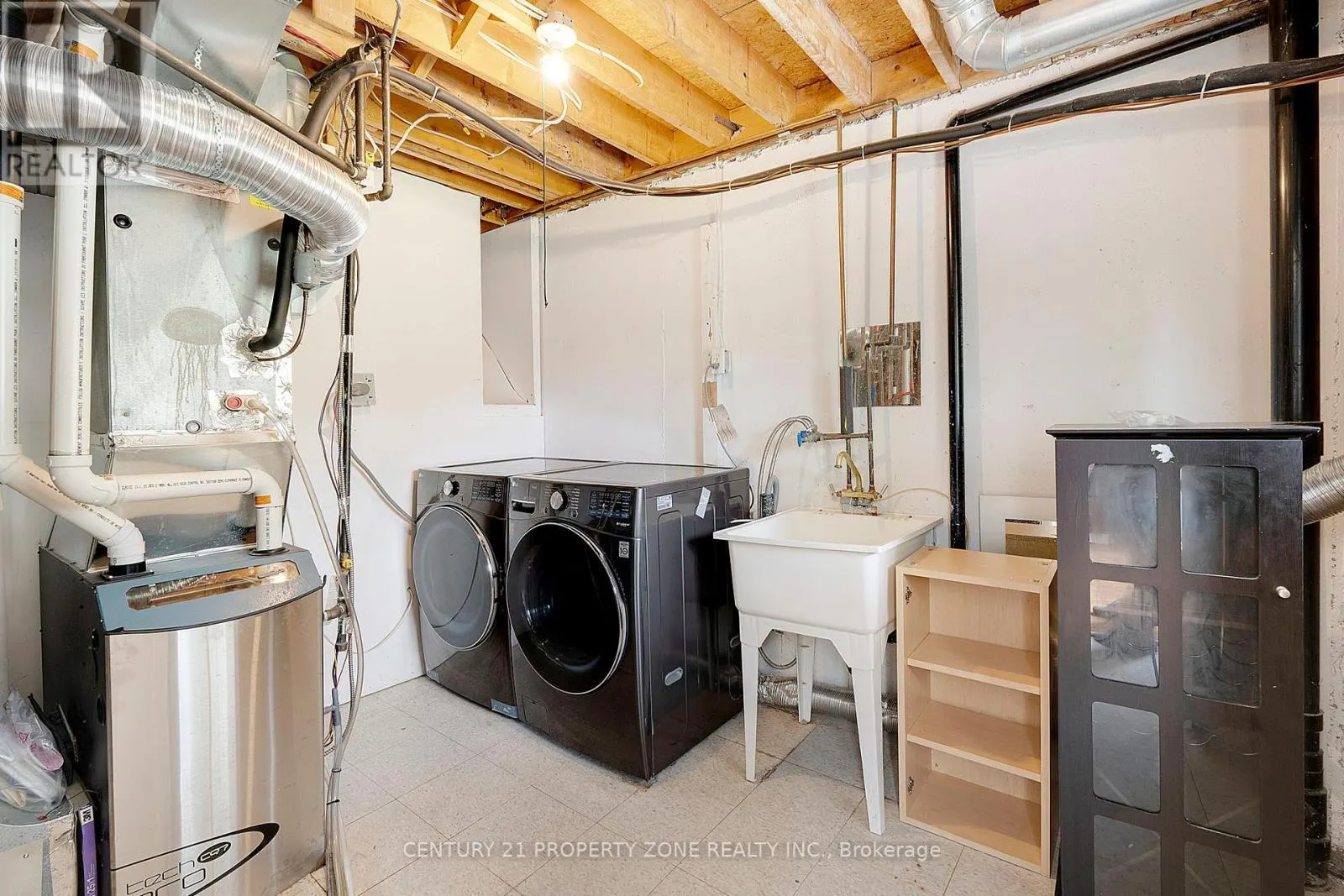 UPPER - 5469 PALMERSTONE CRESCENT