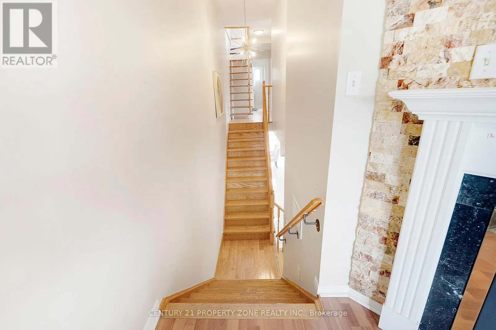 UPPER - 5469 PALMERSTONE CRESCENT