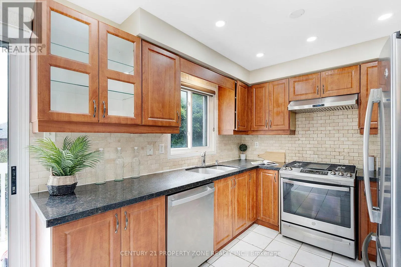 UPPER - 5469 PALMERSTONE CRESCENT