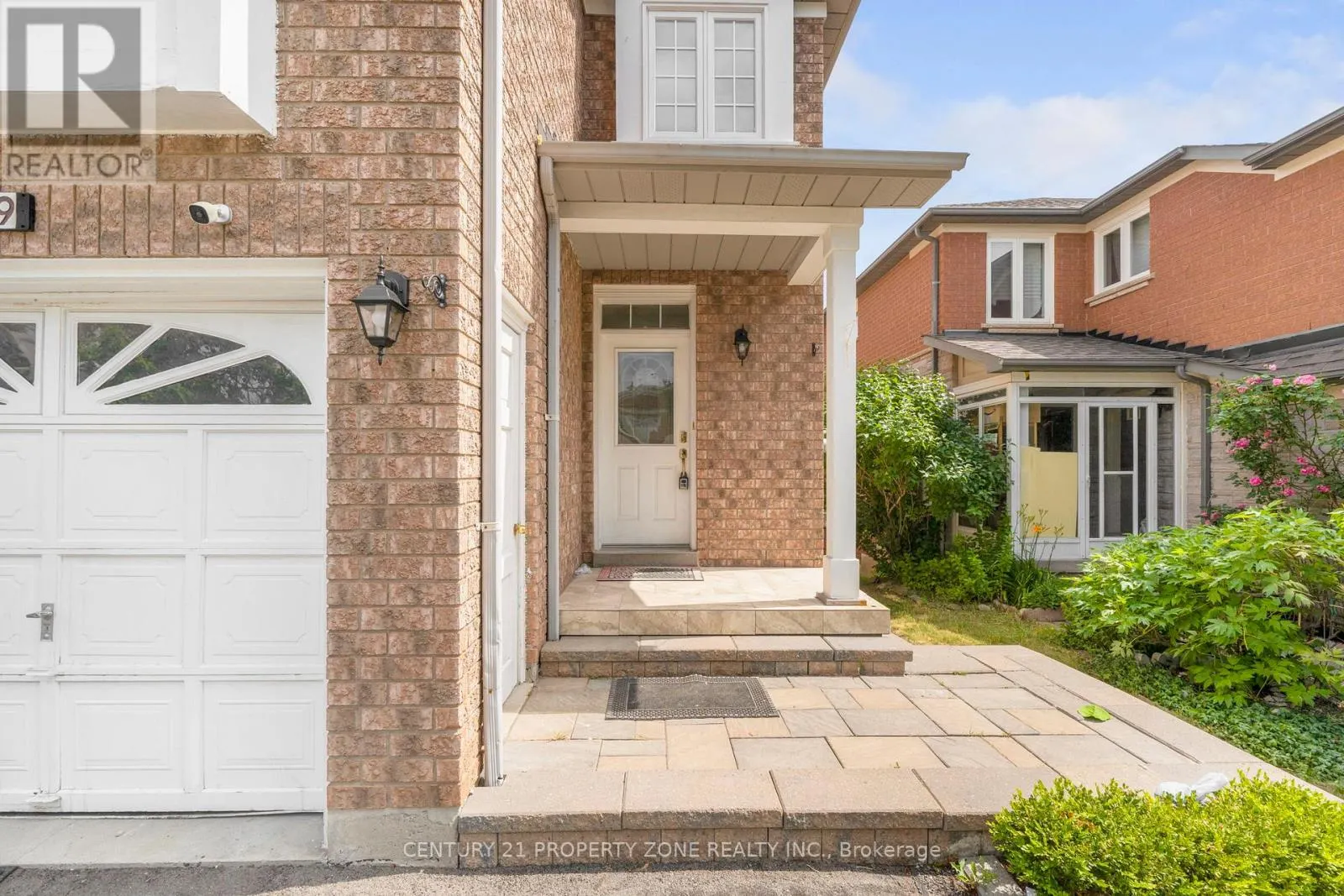 UPPER - 5469 PALMERSTONE CRESCENT