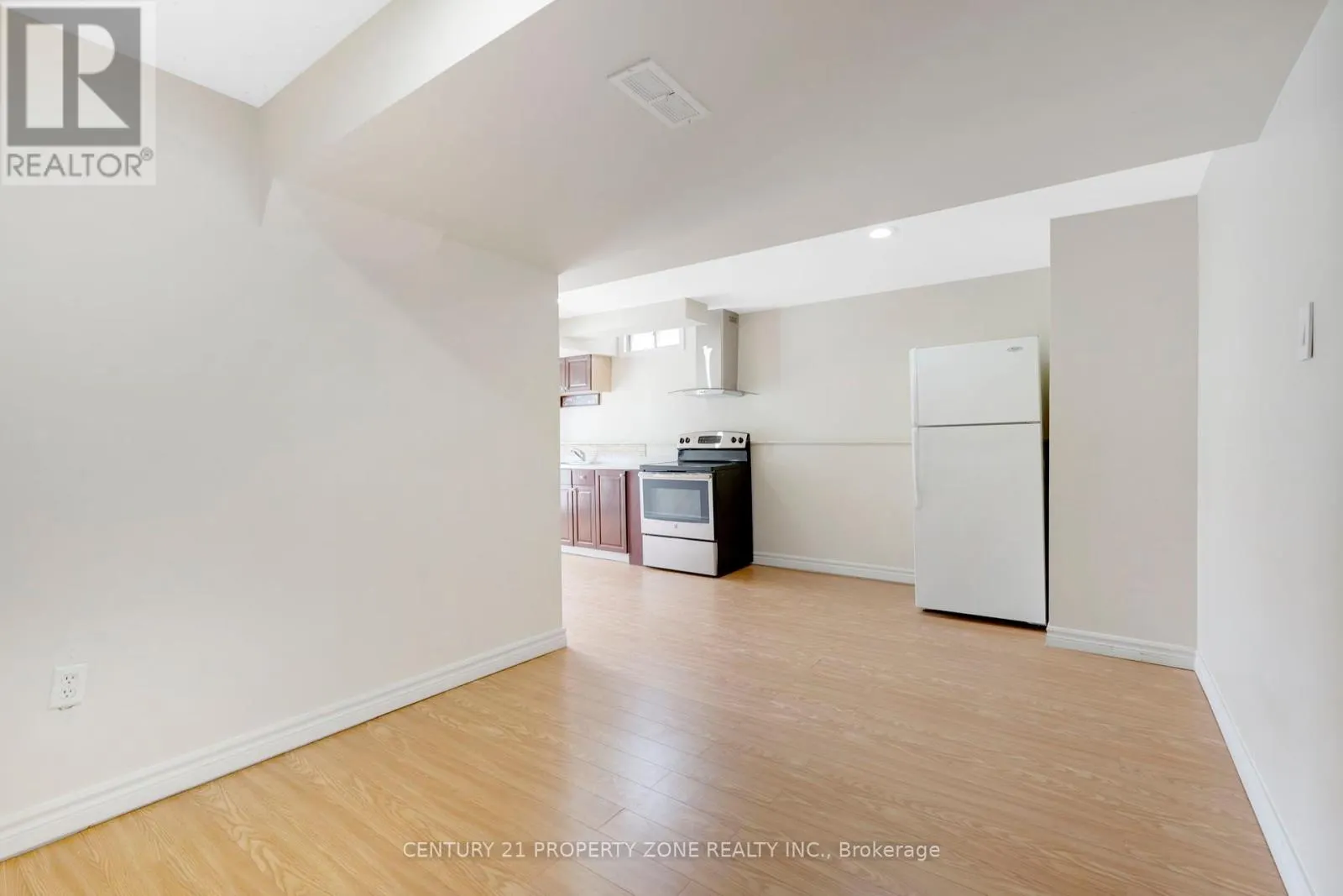 UPPER - 5469 PALMERSTONE CRESCENT