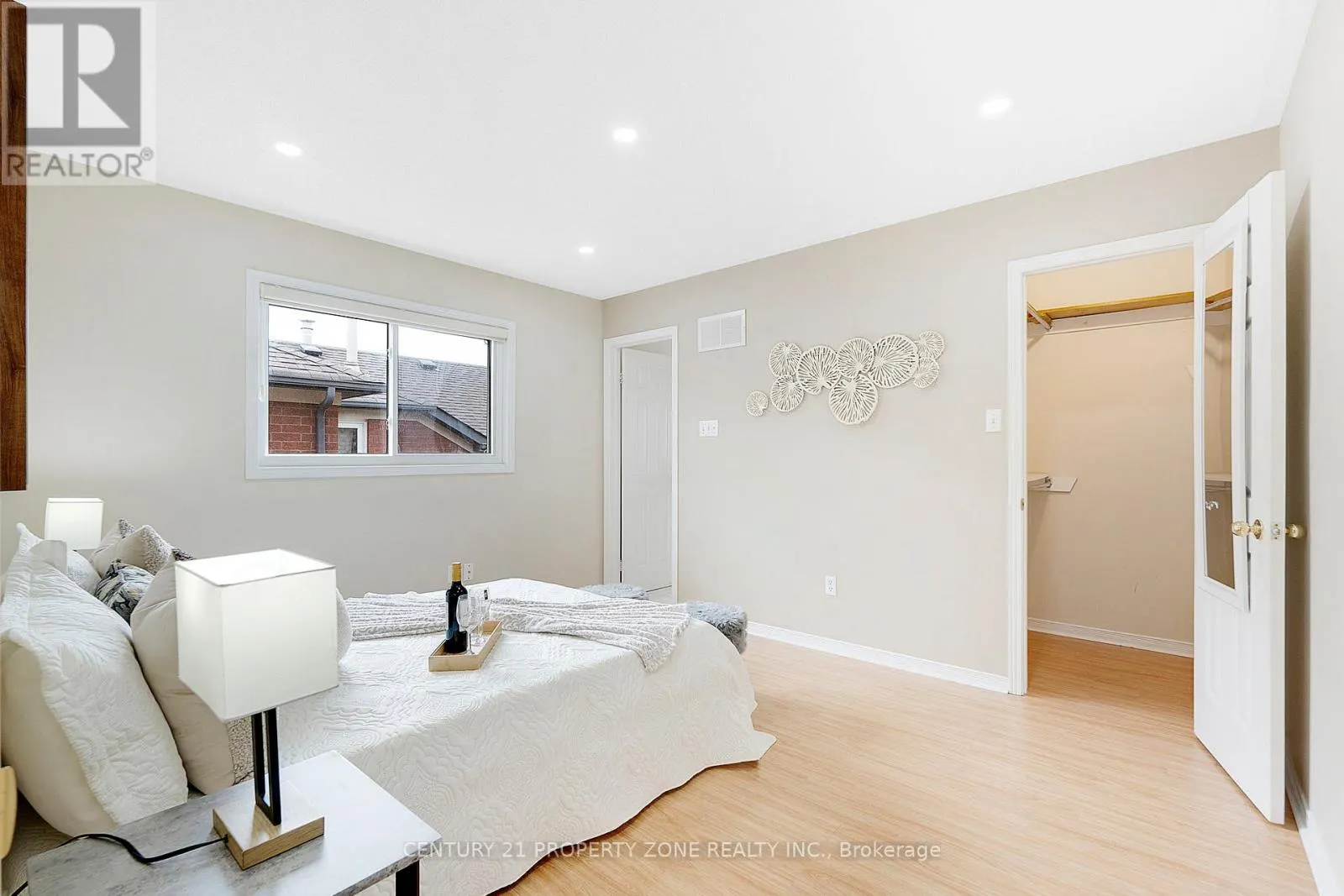 UPPER - 5469 PALMERSTONE CRESCENT