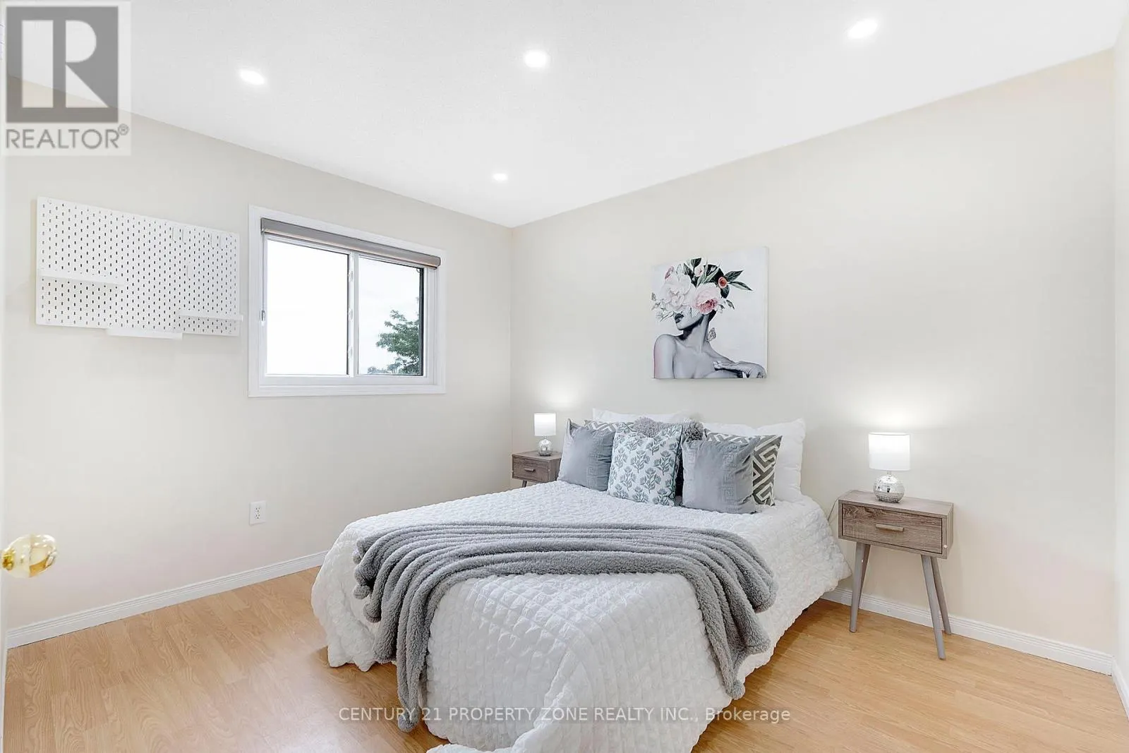 UPPER - 5469 PALMERSTONE CRESCENT