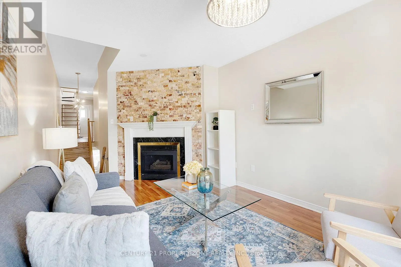 UPPER - 5469 PALMERSTONE CRESCENT