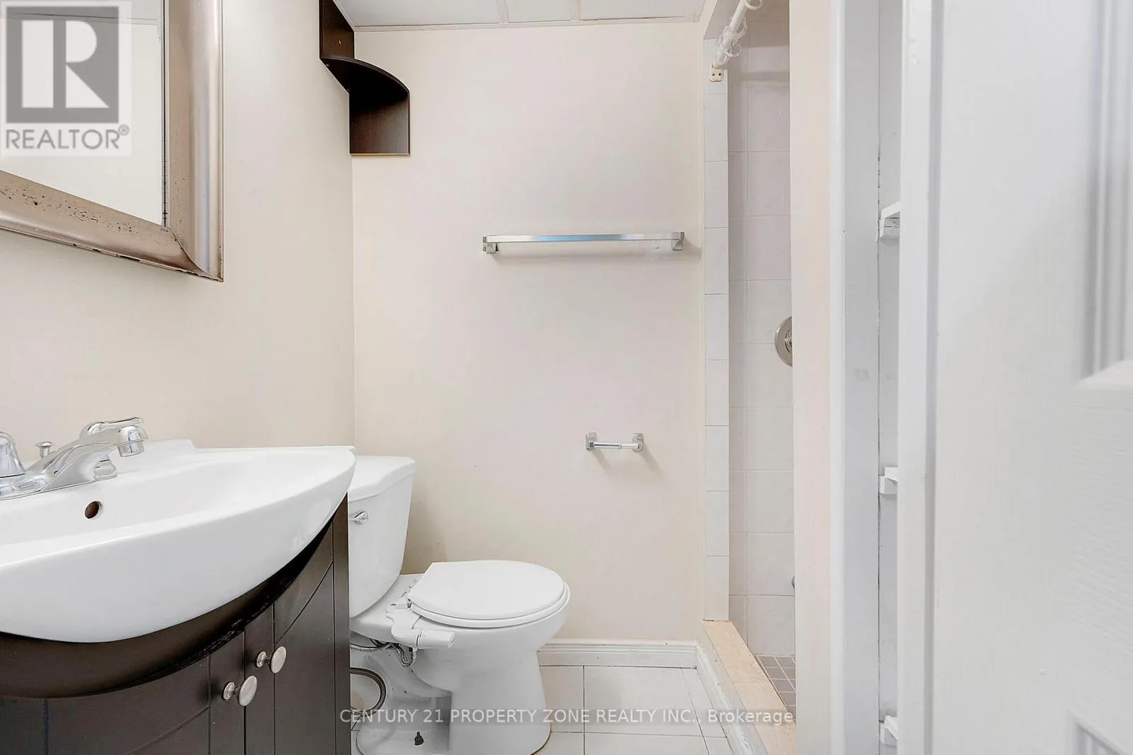 UPPER - 5469 PALMERSTONE CRESCENT