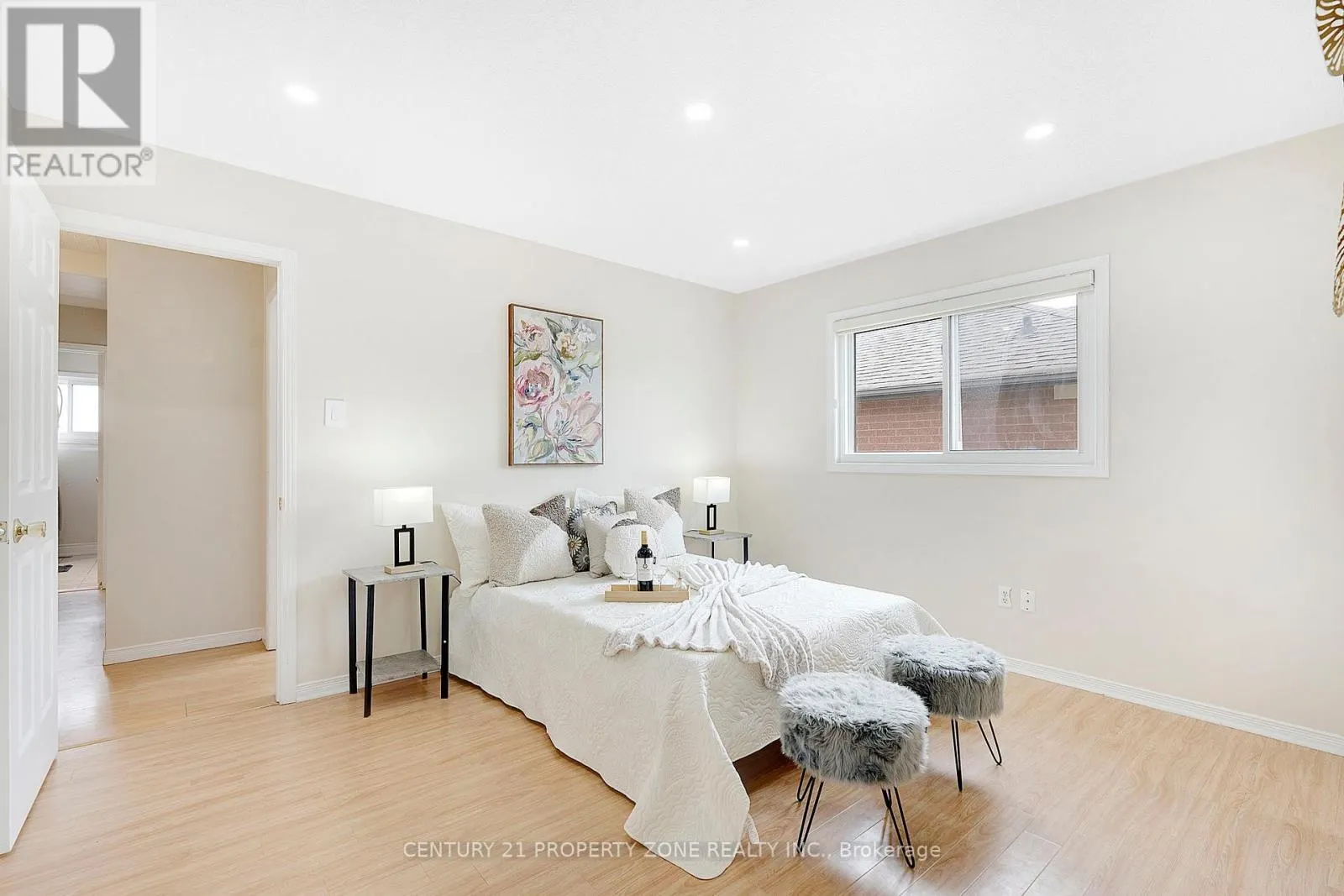 UPPER - 5469 PALMERSTONE CRESCENT