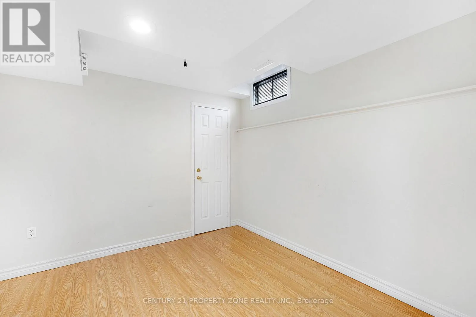 UPPER - 5469 PALMERSTONE CRESCENT