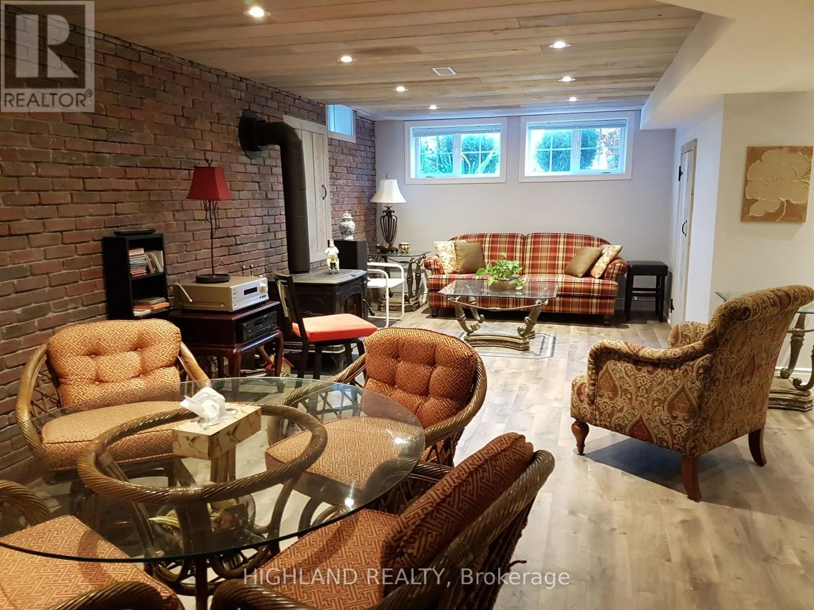 2445 PALMERSTON ROAD