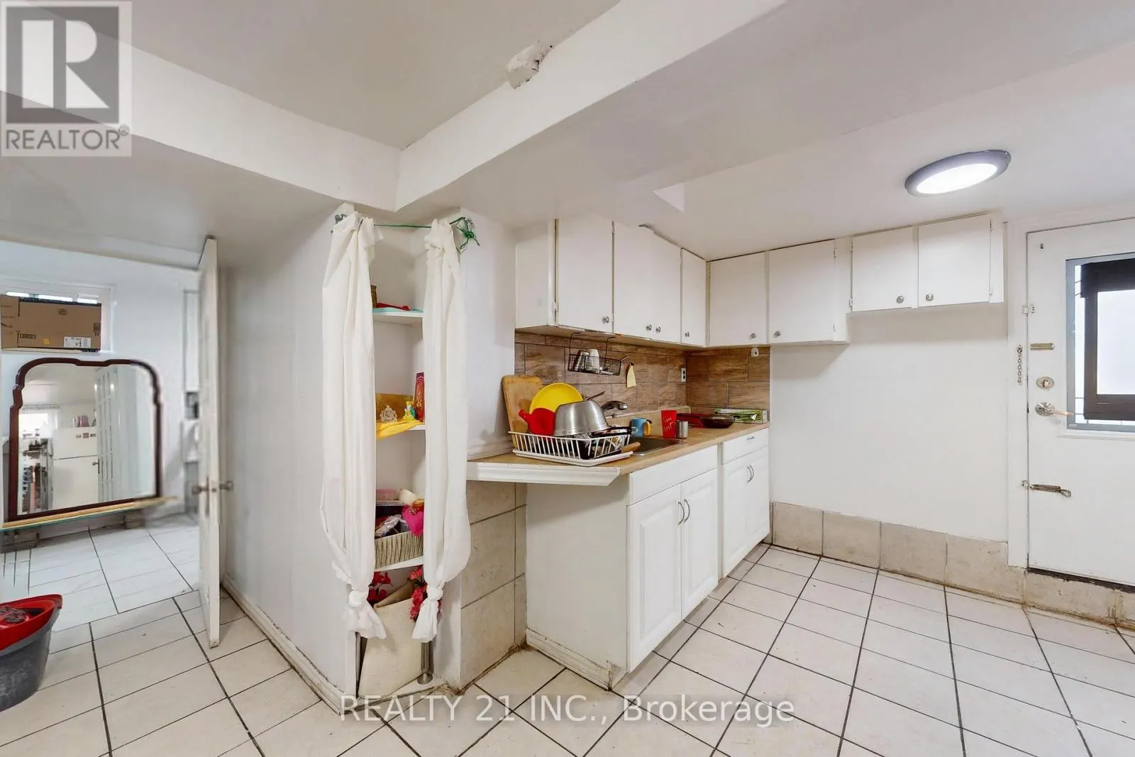 3131 CHURCHILL AVENUE