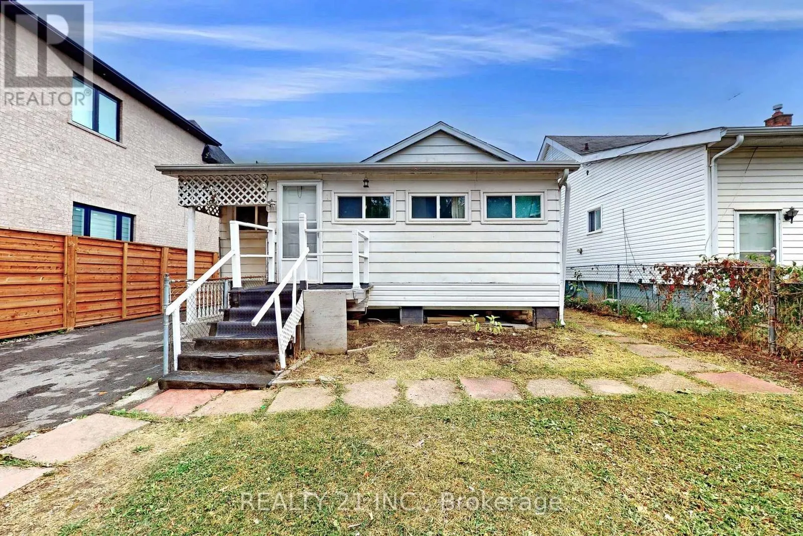 3131 CHURCHILL AVENUE