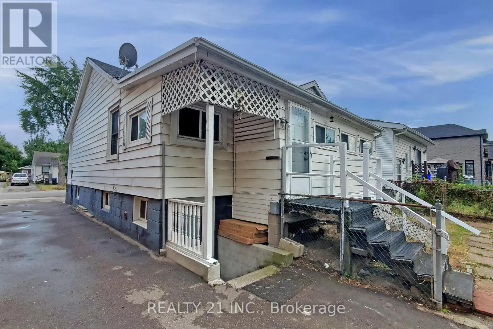 3131 CHURCHILL AVENUE