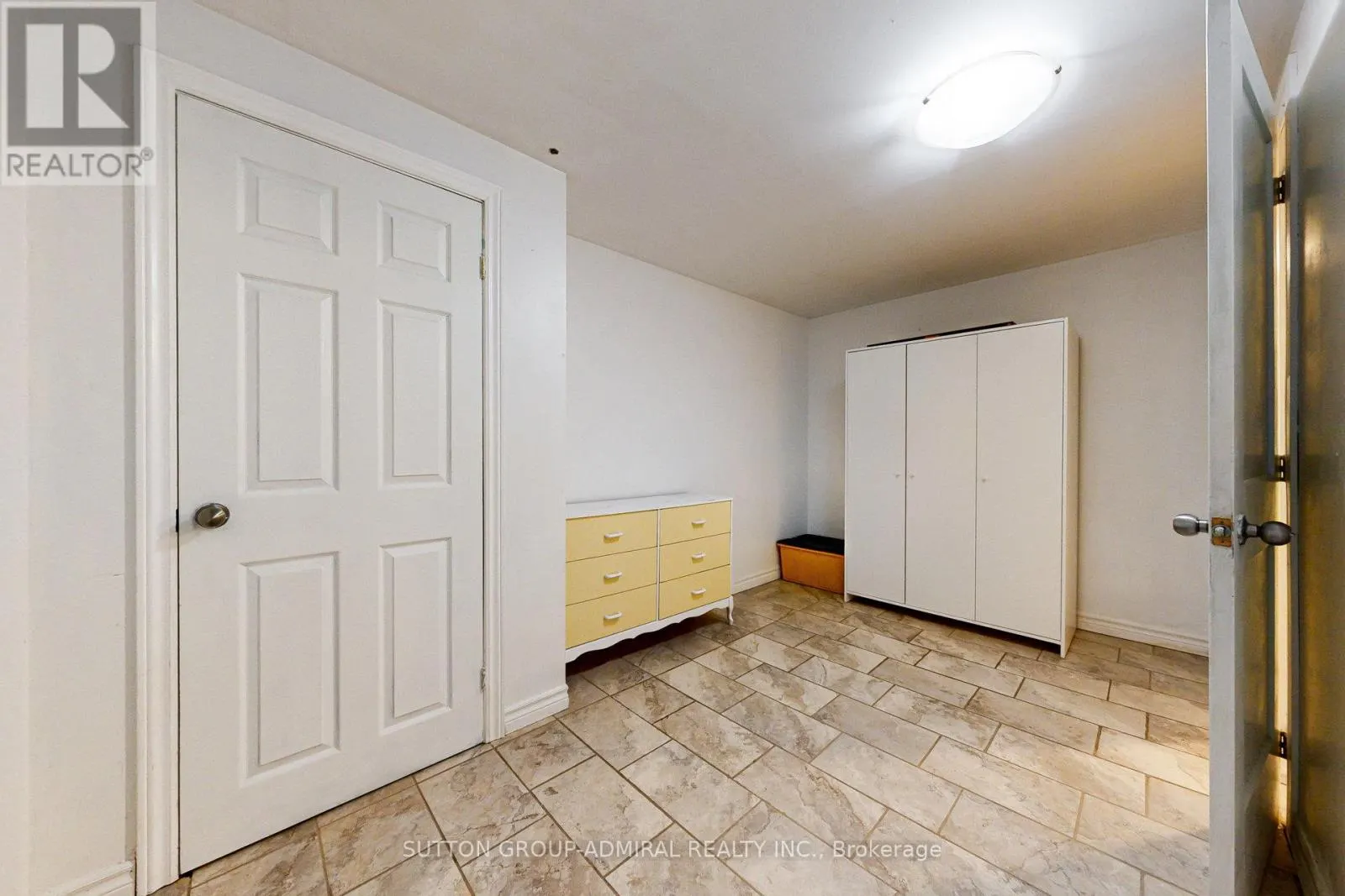 3 - 1517 ELM ROAD
