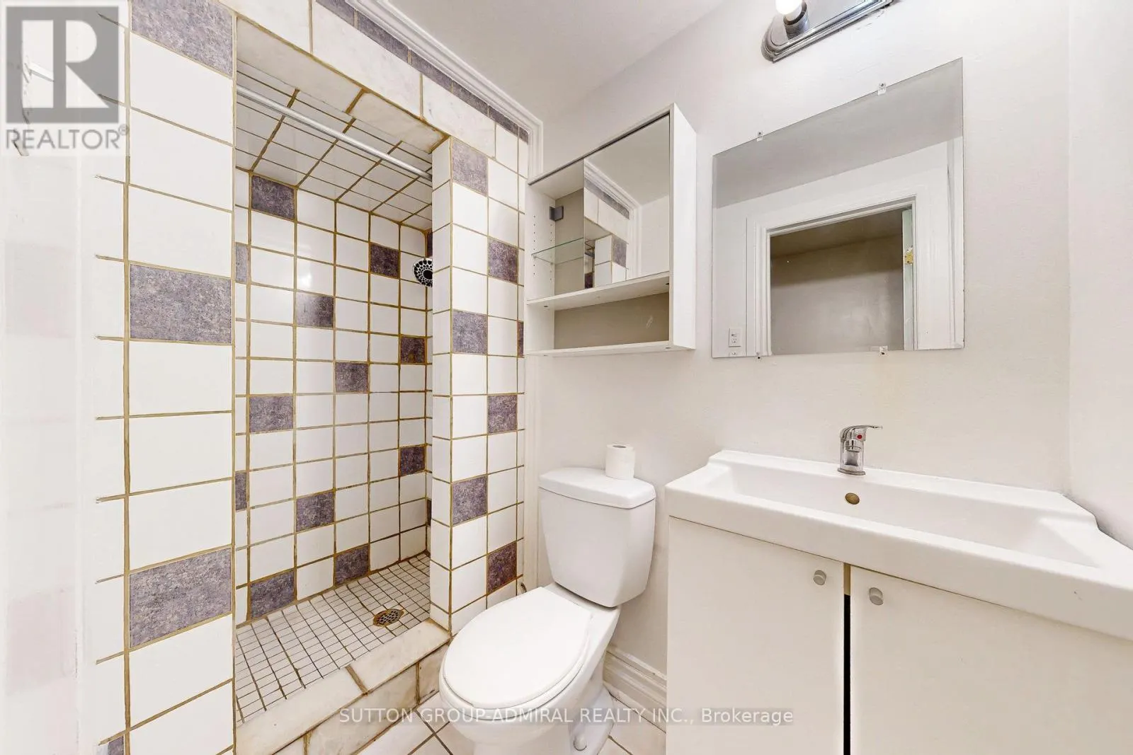 3 - 1517 ELM ROAD