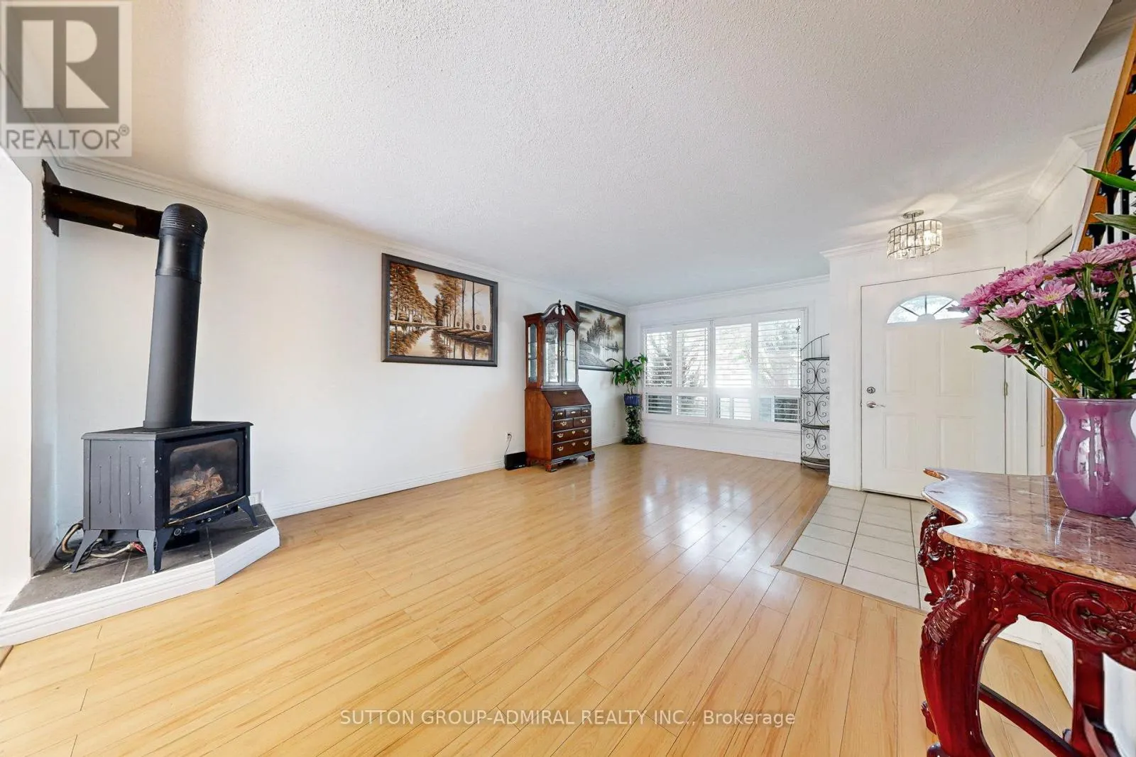 3 - 1517 ELM ROAD