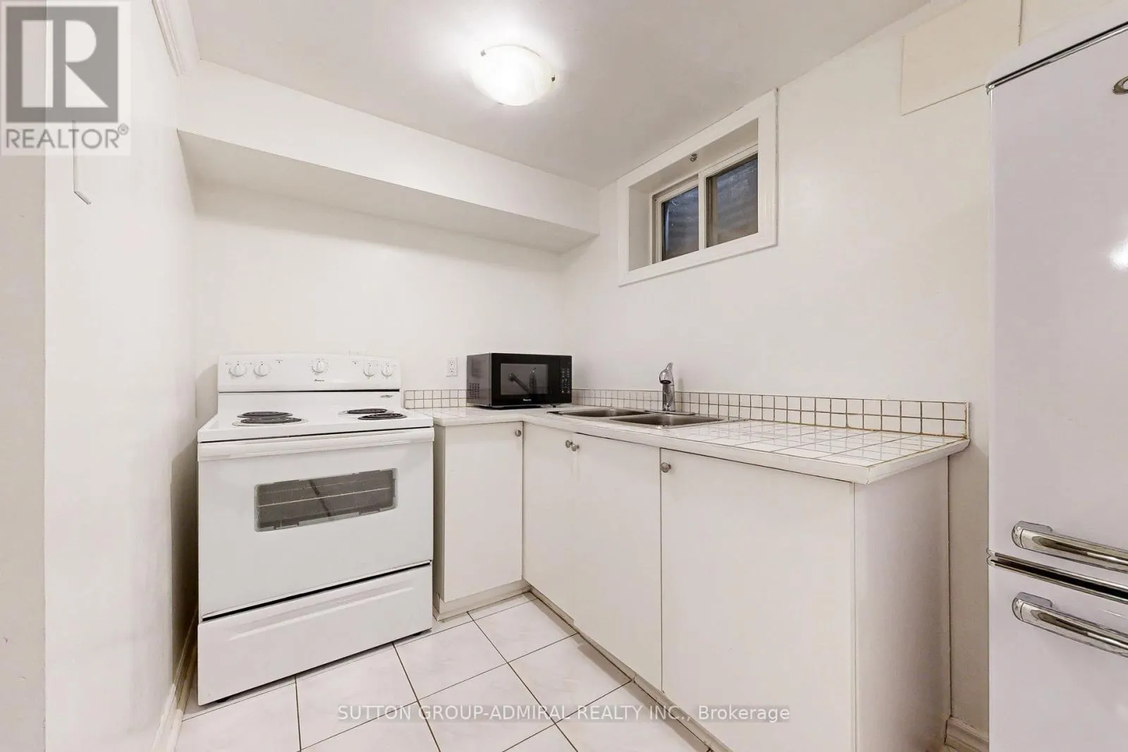 3 - 1517 ELM ROAD