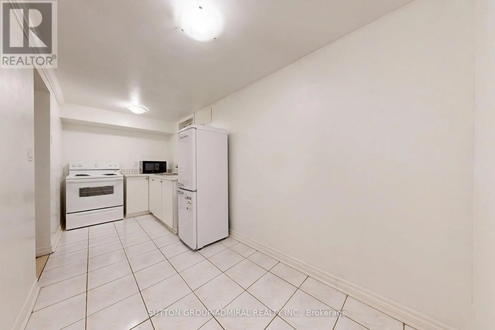 3 - 1517 ELM ROAD