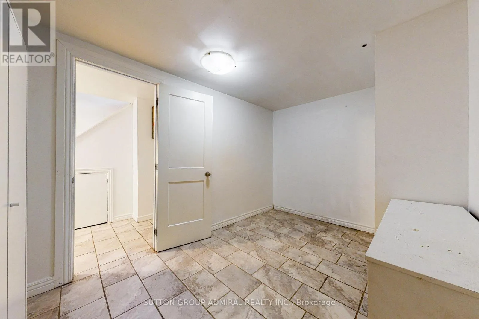 3 - 1517 ELM ROAD