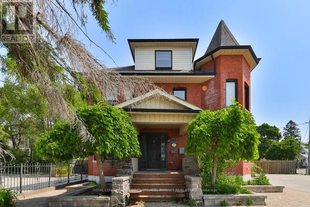15 MISSISSAUGA ROAD S