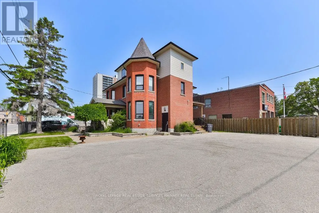 15 MISSISSAUGA ROAD S