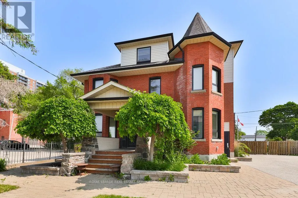15 MISSISSAUGA ROAD S