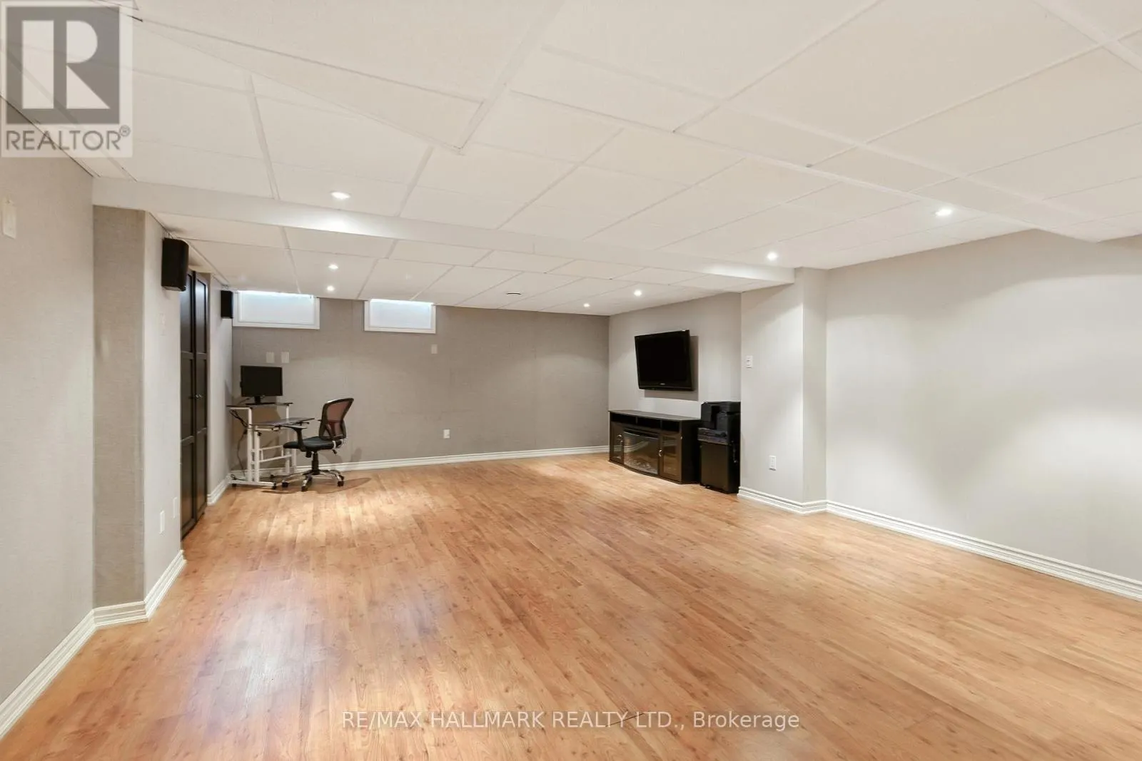 3288 EQUESTRIAN CRESCENT