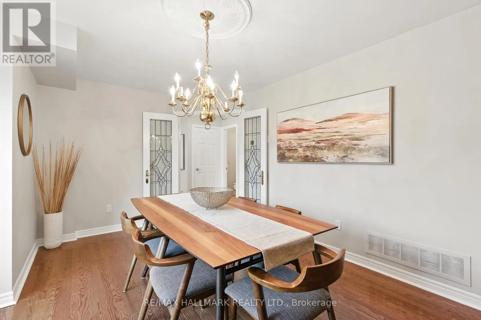 3288 EQUESTRIAN CRESCENT