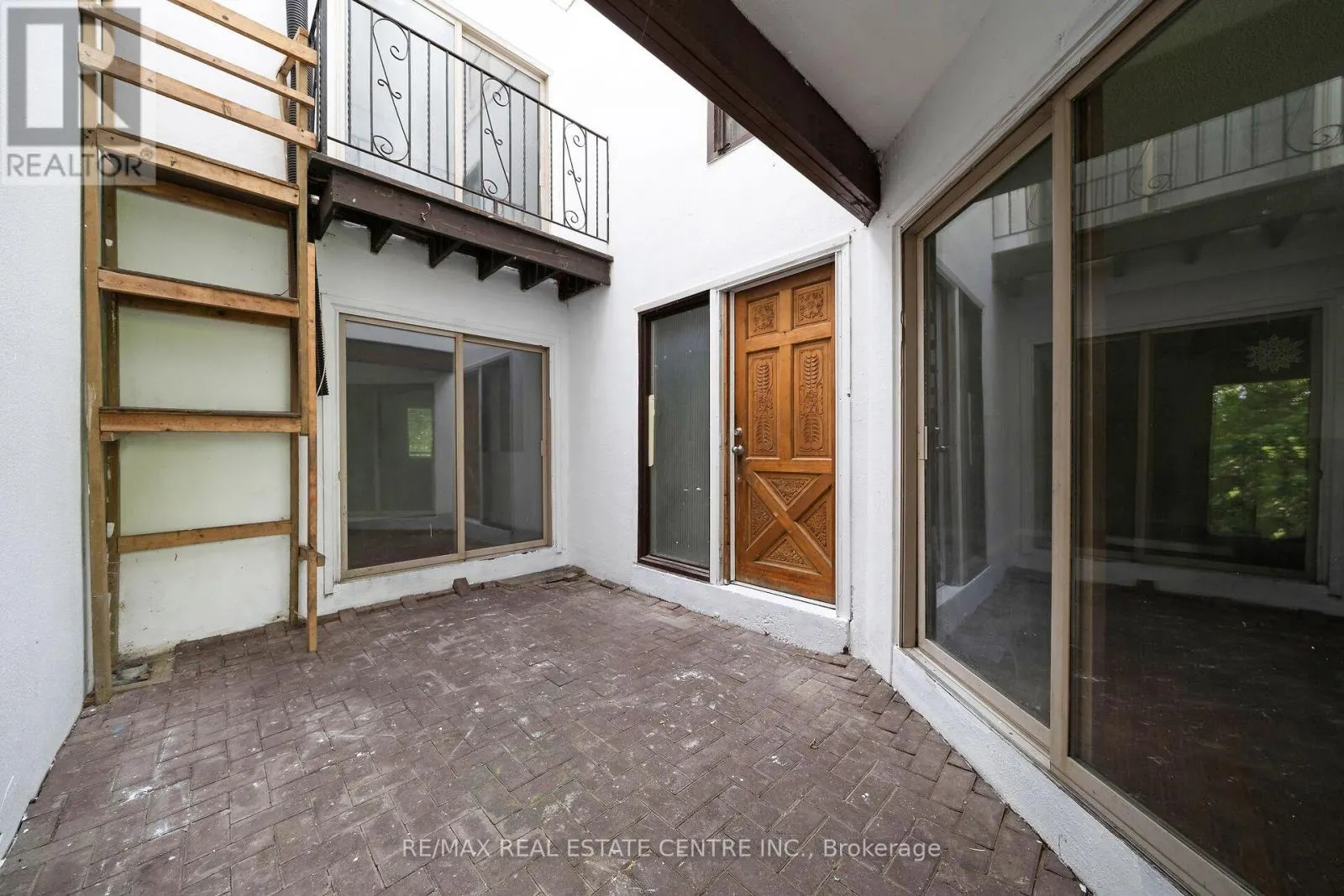 28 ADAMSON STREET S