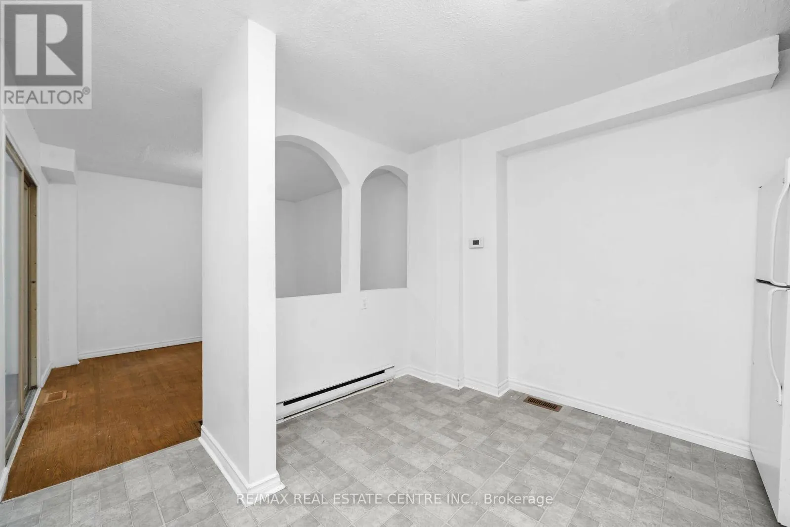 28 ADAMSON STREET S