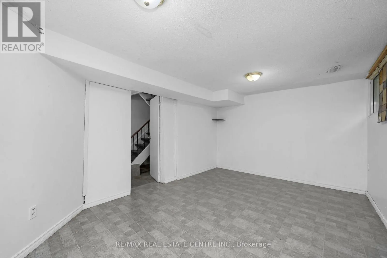 28 ADAMSON STREET S