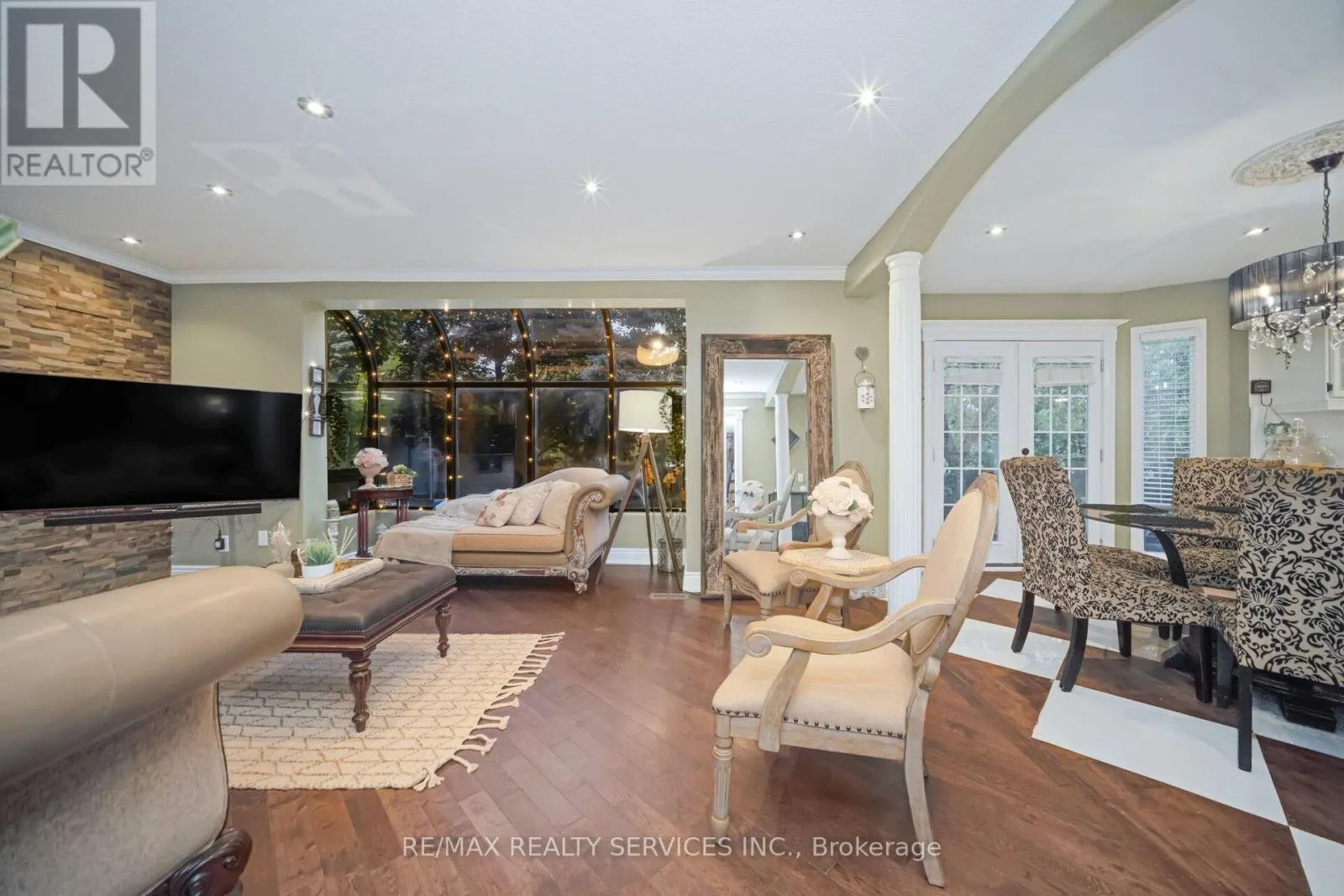 74 LEEWARD DRIVE N