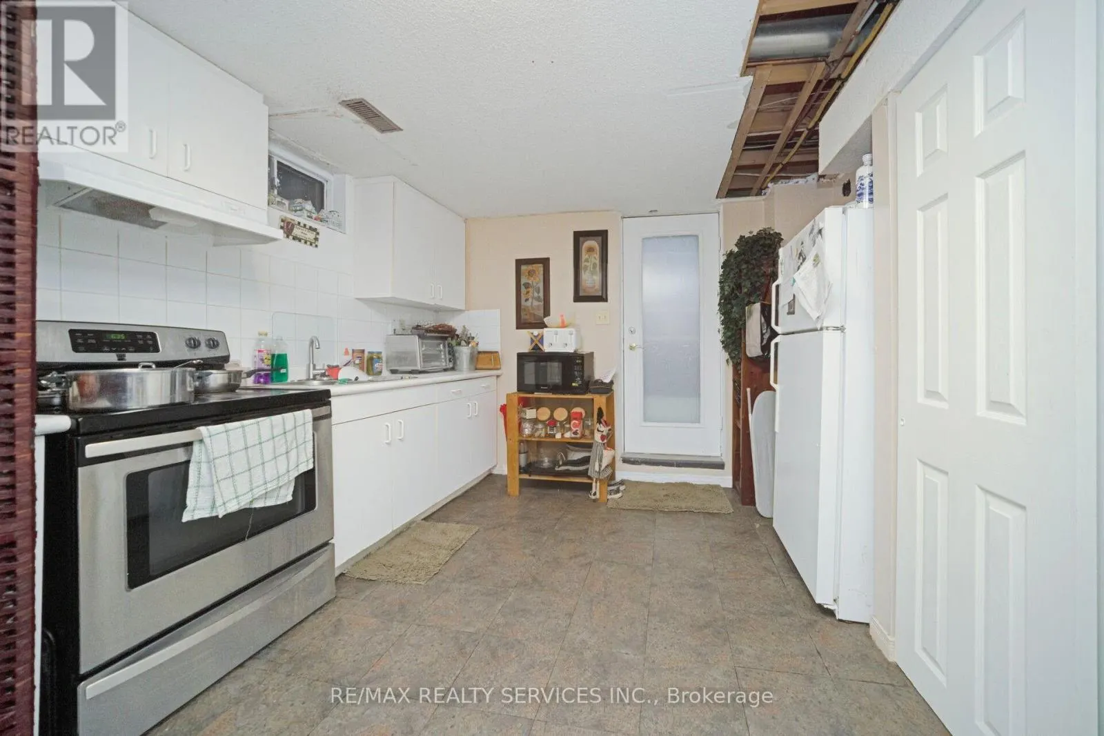 74 LEEWARD DRIVE N