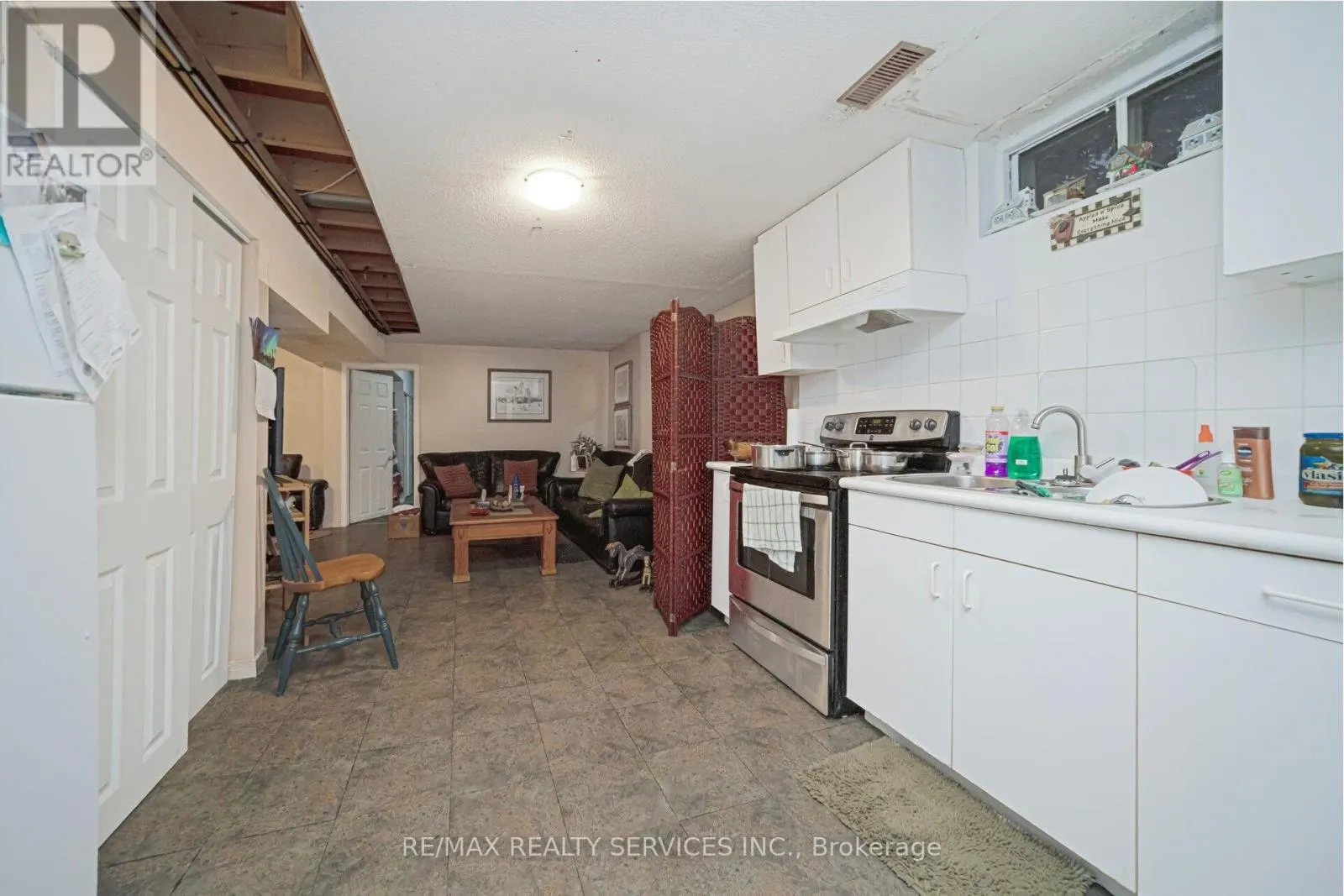 74 LEEWARD DRIVE N