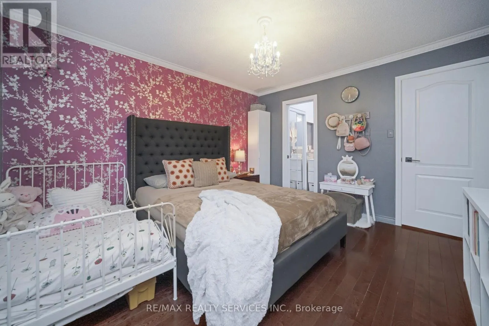 74 LEEWARD DRIVE N