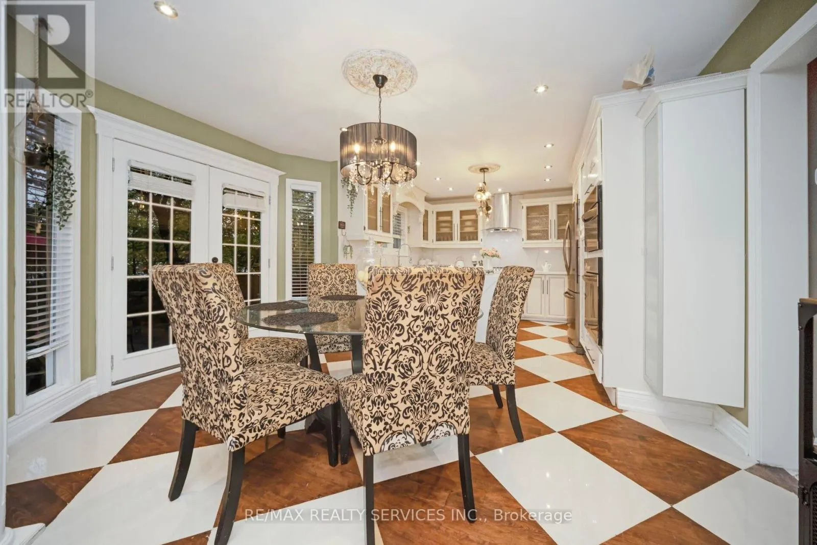 74 LEEWARD DRIVE N