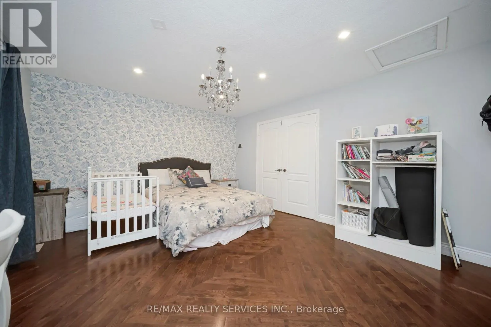 74 LEEWARD DRIVE N