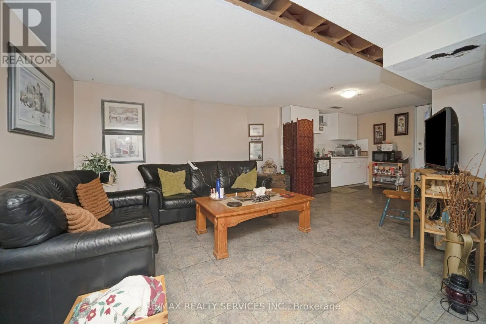 74 LEEWARD DRIVE N