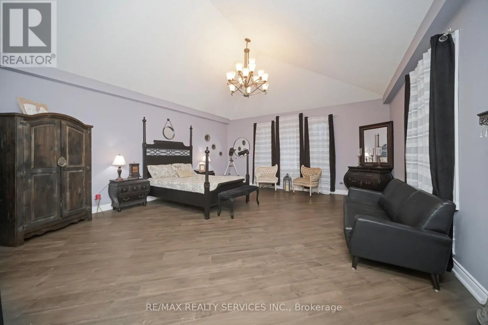 74 LEEWARD DRIVE N