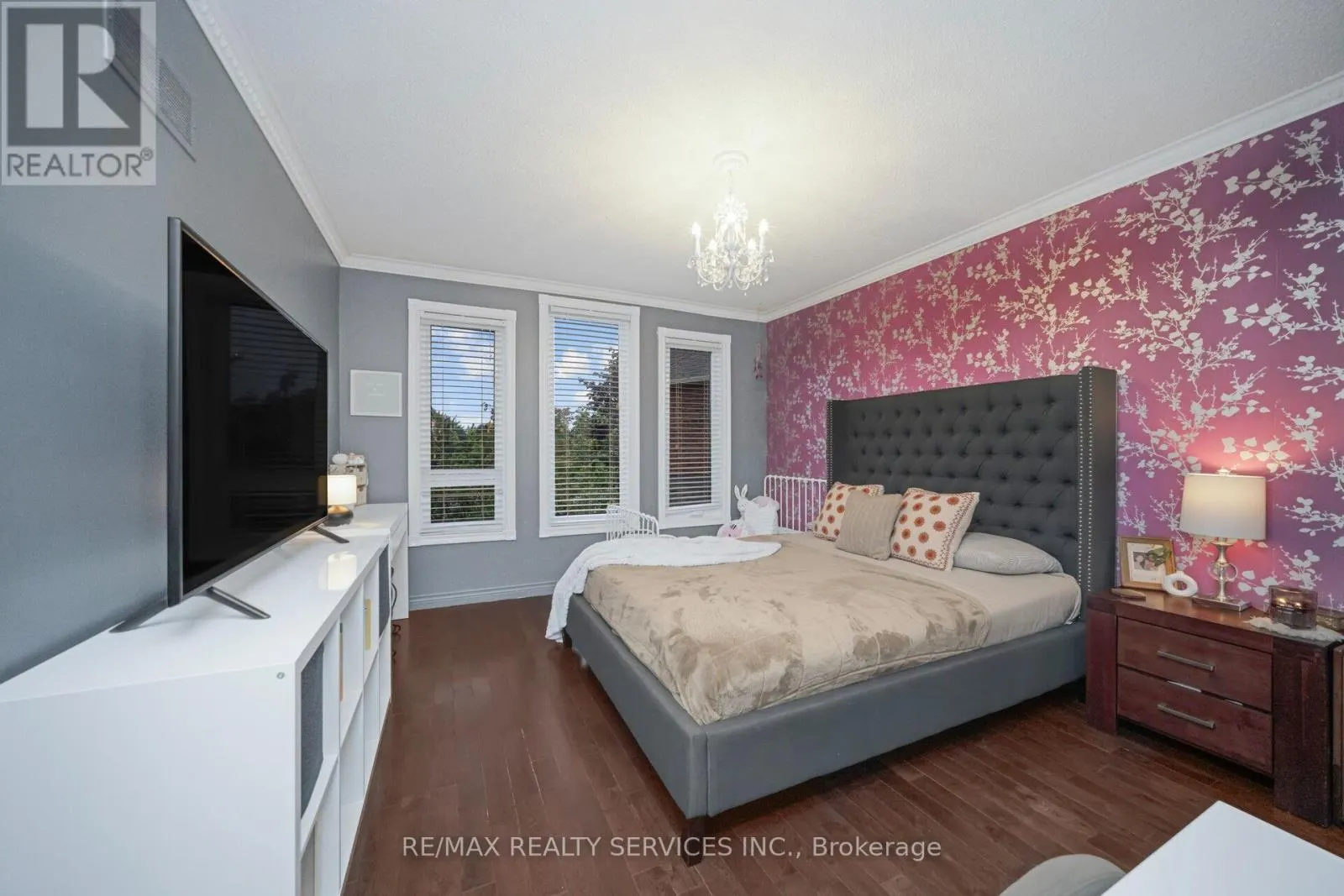 74 LEEWARD DRIVE N