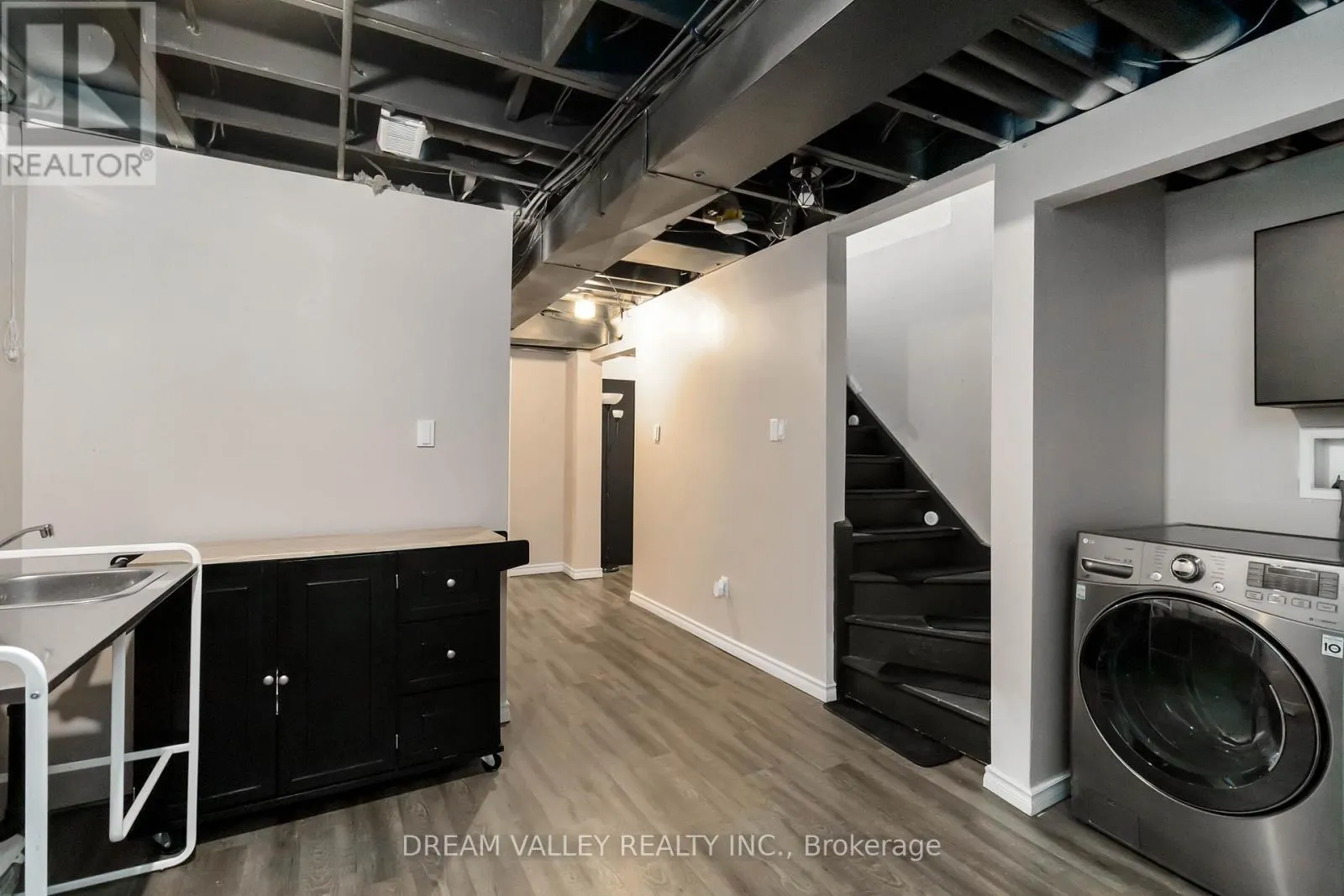 1517 EVANS TERRACE