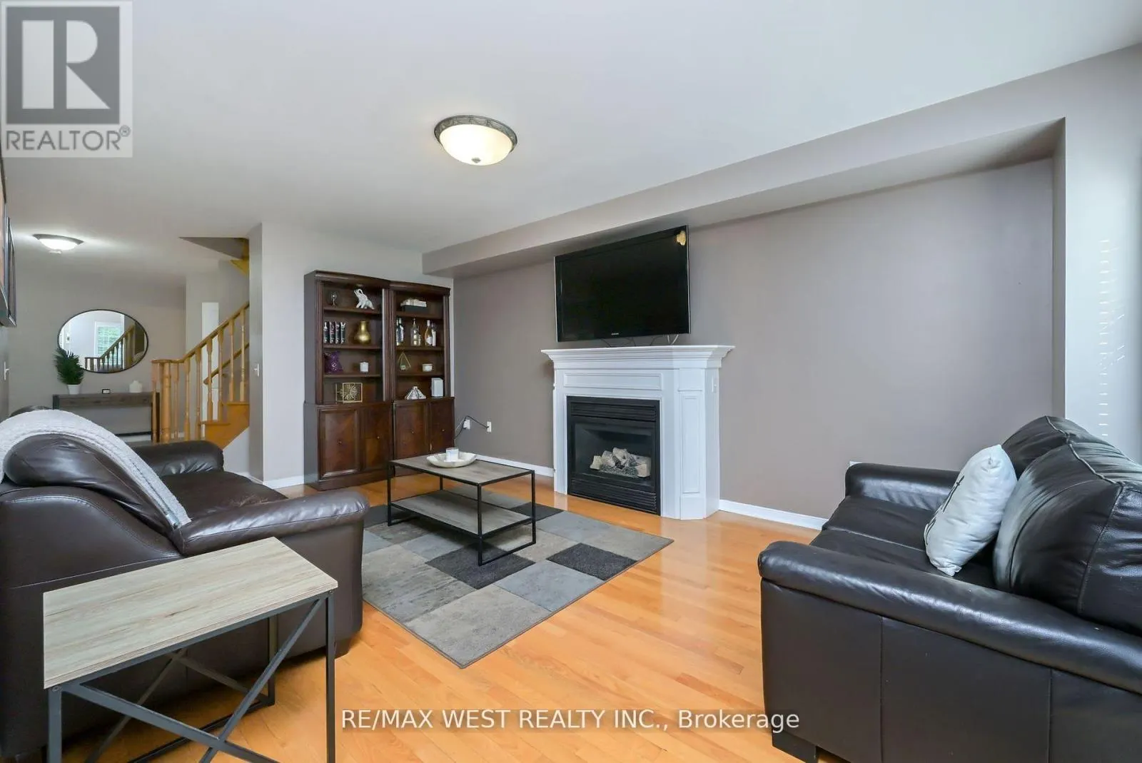 32 CRESTRIDGE DRIVE