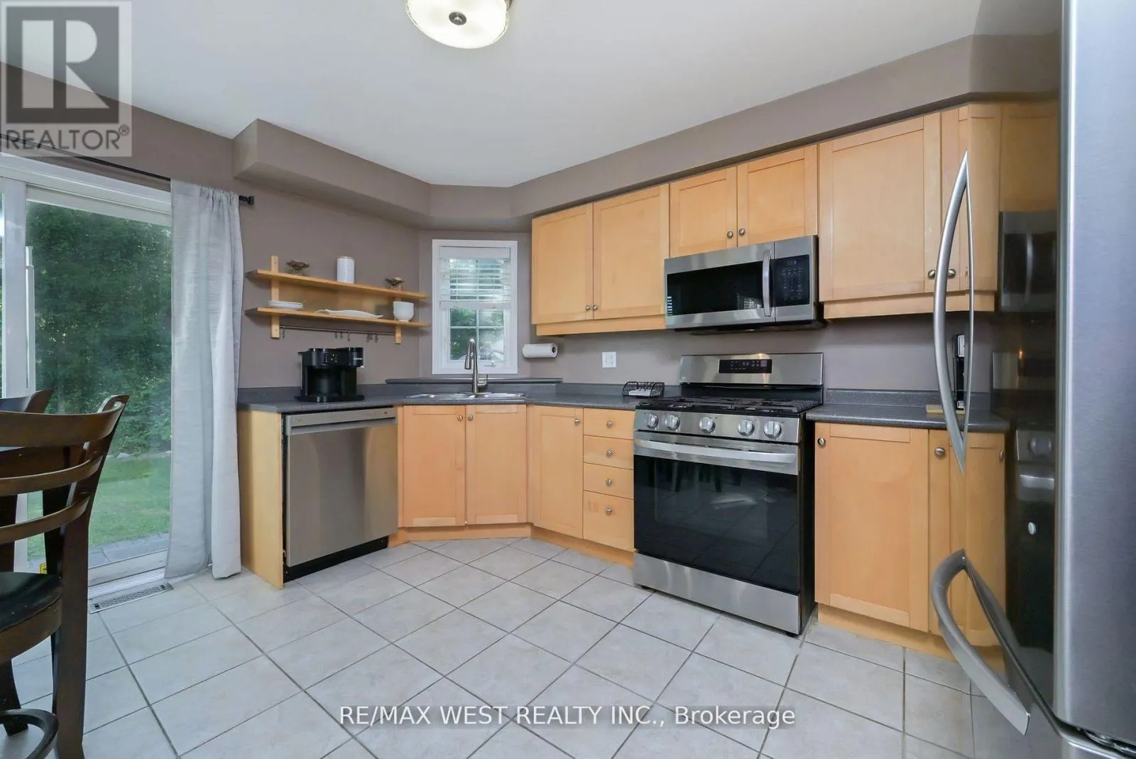 32 CRESTRIDGE DRIVE