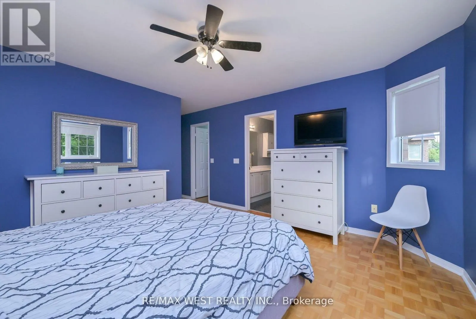 32 CRESTRIDGE DRIVE