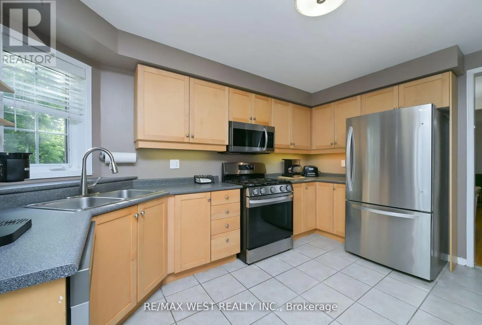 32 CRESTRIDGE DRIVE