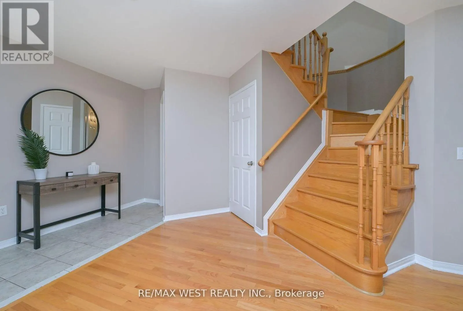32 CRESTRIDGE DRIVE